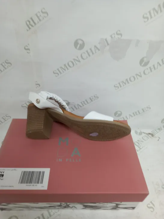 BOXED MODA IN PELLE LIIVY WHITE LEATHER BLOCK HEEL ROUCHED SANDAL SIZE 6