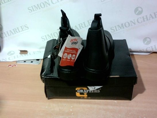 BOXED PAIR OF GRAFTERS SAFETY SHOES SIZE 8