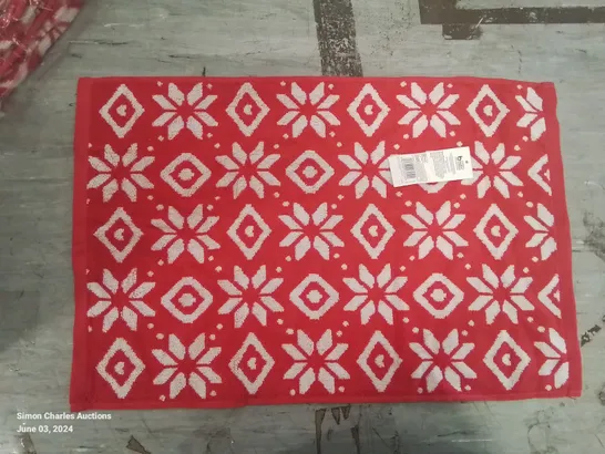 A BOX OF CHRISTMAS DESIGN HAND TOWELS 