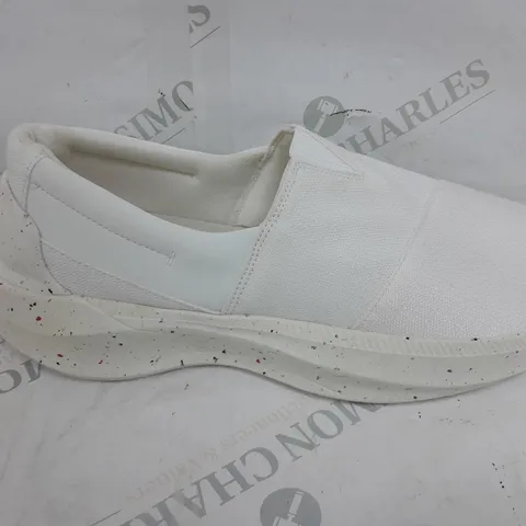 PAIR OF TOMS RAISED SLIP ON SHOES IN WHITE - M11