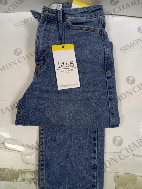 STRADIVARIUS MOM SLIM FIT BLUE JEANS - SIZE UK 8 