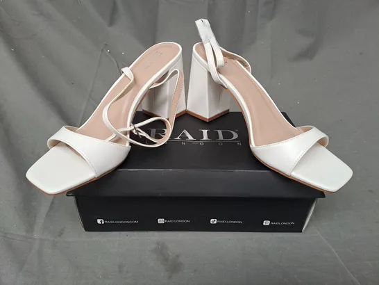 BOXED PAIR OF RAID OPEN TOE BLOCK HEEL SANDALS IN WHITE UK SIZE 6