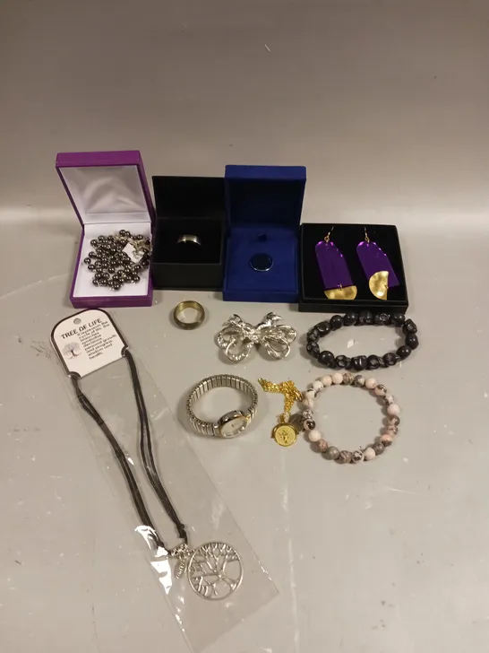 APPROXIMATELY 40 ASSORTED JEWELLERY PRODUCTS TO INCLUDE NECKLACES, DROP EARRINGS, BROOCHES ETC