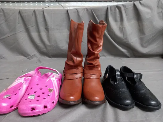 APPROXIMATELY 12 ASSORTED KIDS PAIRS OF SHOES IN VARIOUS COLOURS, STYLES, AND SIZES