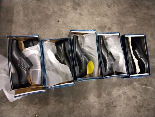 5 ASSORTED PAIRS OF MENS DREAMWALK SHOES 
