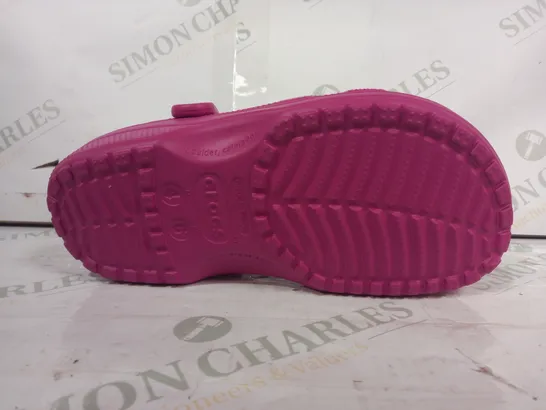 PAIR OF CROCS CLASSIC CLOGS IN FUCHSIA UK SIZE M3/W4