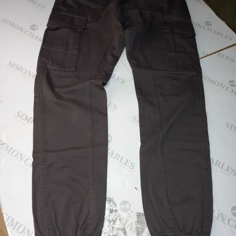 JACK & JONES CARGO TROUSERS IN ASPHALT - SIZE 32