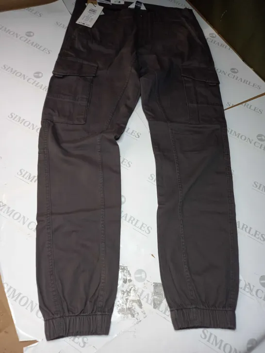 JACK & JONES CARGO TROUSERS IN ASPHALT - SIZE 32