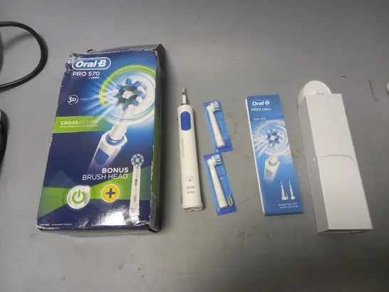 BOXED ORAL-B PRO 570 