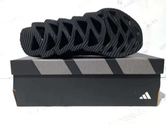 BOXED PAIR OF ADIDAS SWITCH FWD SHOES IN BLACK UK SIZE 9.5