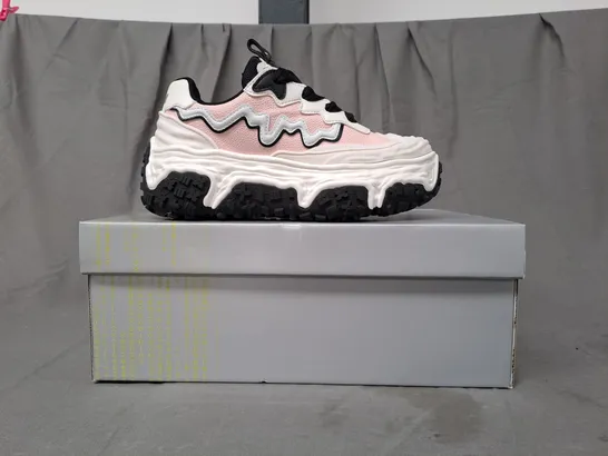 BOXED PAIR OF KOI LAYER CAKE CHUNKY TRAINERS IN WHITE/PINK UK SIZE 2