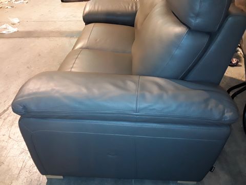 QUALITY ITALIAN LEATHER THREE PIECE SUITE TO CONSIST OF A THREE SEATER SOFA, TWO SEATER SOFA AND ARMCHAIR 