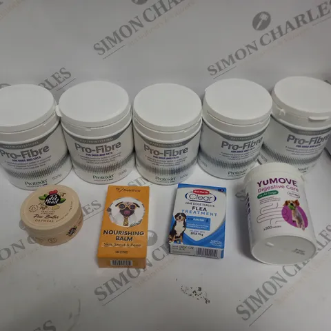 APPROXIMATELY 10 ASSORTED PET HEALTHCARE PRODUCTS TO INCLUDE, PAW BUTTER, PRO-FIBRE, JOINT CARE TABLETS ETC 