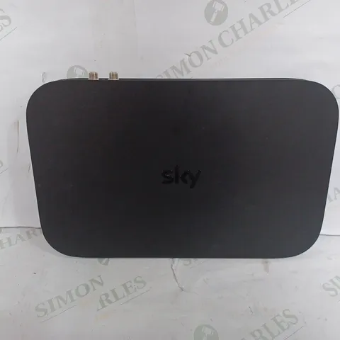 SKY Q BOX ES340D8 - NO CABLES ETC