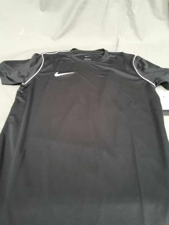 NIKE DRI FIT BLACK T-SHIRT - MEDIUM