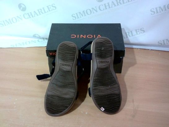 BOXED PAIR OF VIONIC SANDALS - SIZE 7