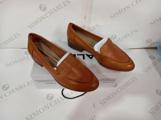 BOXED PAIR OF ALDO BROWN SHOES SIZE 36