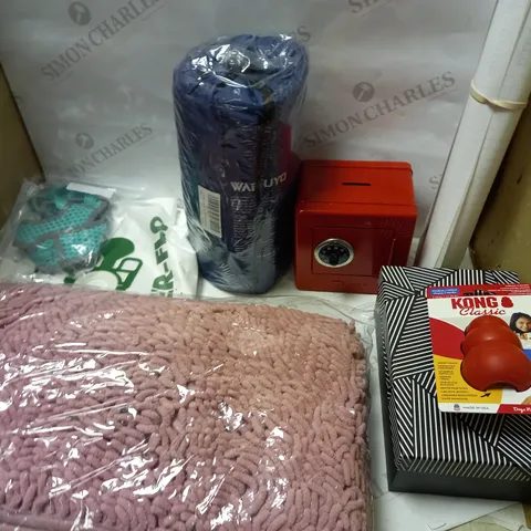 LOT OF ASSORTED HOUSEHOLD ITEMS TO INCLUDE MONEY BOX, BATHROOM RUGS AND DOG TOYS