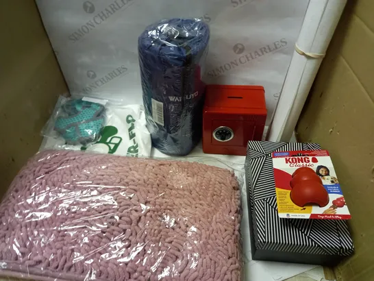 LOT OF ASSORTED HOUSEHOLD ITEMS TO INCLUDE MONEY BOX, BATHROOM RUGS AND DOG TOYS