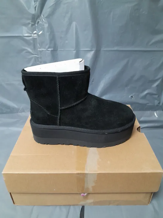 PAIR OF UGG CLASSIC MINI PLATFORM ANKLE BOOTS - BLACK - 6 RRP £175