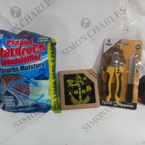 BOX OF 25 ASSORTED ITEMS TO INCLUDE - HANGING WARDROBE DEHUMIDIFIER - LIVERPOOL MAGNET - PET NAIL CLIPPERS ECT