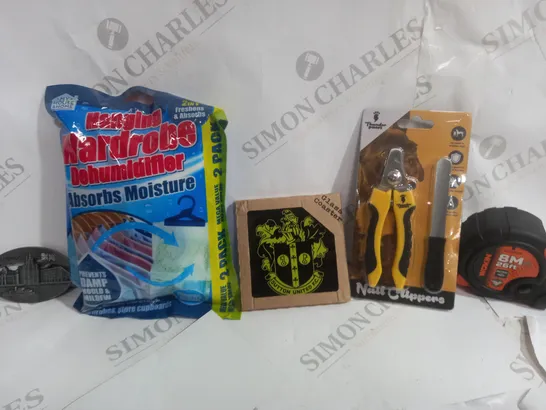 BOX OF 25 ASSORTED ITEMS TO INCLUDE - HANGING WARDROBE DEHUMIDIFIER - LIVERPOOL MAGNET - PET NAIL CLIPPERS ECT