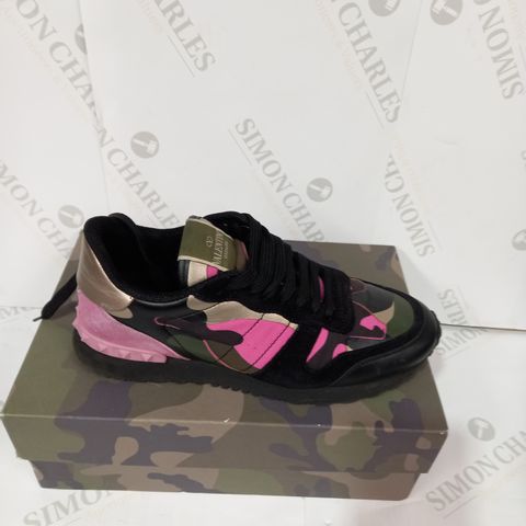 BOXED PAIR OF DESIGNER MULTICOLOURED TRAINERS SIZE 38.5