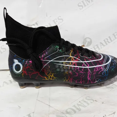 BOXED PAIR OF DESIGNER FOOTBALL BOOTS IN BLACK WITH MULTICOLOUR LIGHTNING PATTERN SIZE UNSPECIFIED