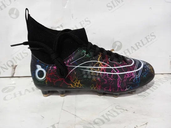 BOXED PAIR OF DESIGNER FOOTBALL BOOTS IN BLACK WITH MULTICOLOUR LIGHTNING PATTERN SIZE UNSPECIFIED