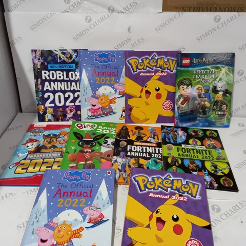 BOX OF APPROXIMATELY 10 ASSORTED 2022 ANNUALS INCLUDING POKEMON, HARRY POTTER AND FORTNITE