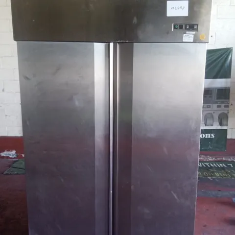 COMMERCIAL DOUBLE DOOR FREESTANDING FRIDGE 