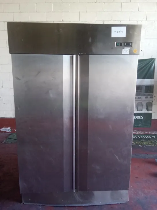 COMMERCIAL DOUBLE DOOR FREESTANDING FRIDGE 