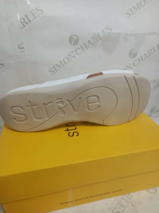 BOXED PAIR OF STRIVE SICILY ALIDER SANDALS IN WHITE SIZE 9