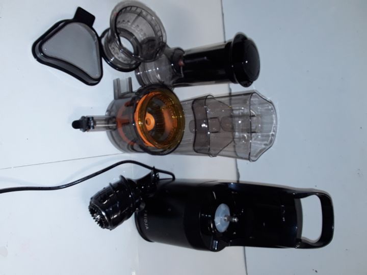 FRIDJA POWERFUL MASTICATING JUICER 3181481Simon Charles Auctioneers