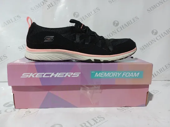 BOXED PAIR OF SKETCHERS GRATIS TRAINERS IN BLACK SIZE 8