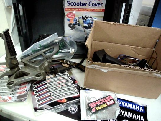 TRAY OF MOTOR CYCLE PARTS, TWIST GRIP, BADGES, STICKERS, GEAR CHANGE ASSEMBLEY, SCOOTER COVER, CHAIN.