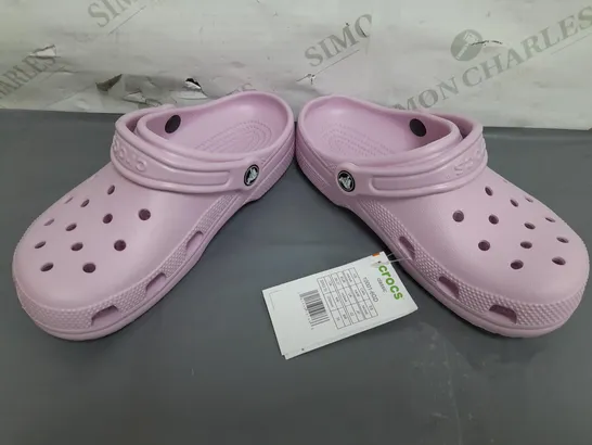 PAIR OF CROCS CLASSIC CLOGS IN PINK UK SIZE M3/W4