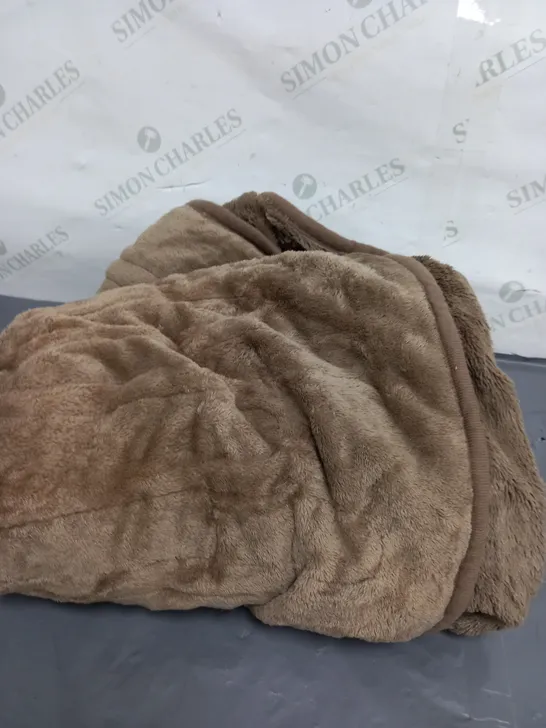 COZEE HOME VELVETSOFT HEATED THROW IN DARK TAUPE