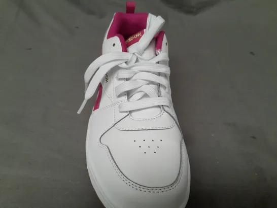 PAIR OF REEBOK TRAINERS IN WHITE/FUCHSIA UK SIZE 5.5