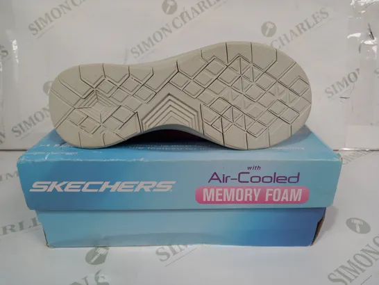 BOXED PAIR OF SKECHERS AIR-COOLED MEMORY FOAM SHOES IN RASPBERRY UK SIZE 3