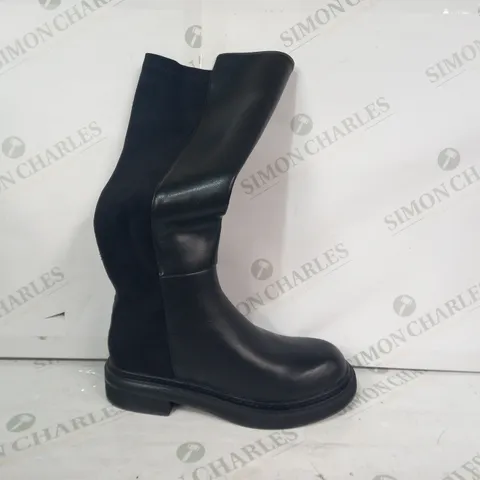 BOXED PAIR OF DESIGNER LOW HEEL KNEE HIGH BOOTS IN BLACK EU SIZE 36