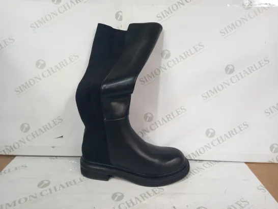 BOXED PAIR OF DESIGNER LOW HEEL KNEE HIGH BOOTS IN BLACK EU SIZE 36