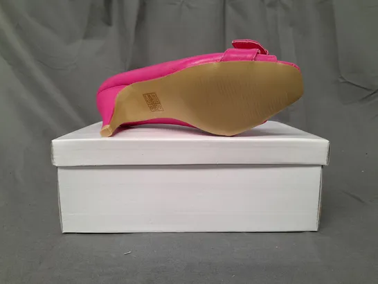 BOXED PAIR OF DESIGNER OPEN TOE MID HEELED SHOES IN FUCHSIA EU SIZE 36