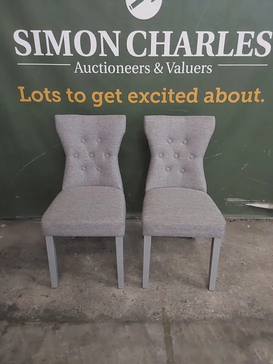 SET OF 2 BEWLEY LIGHT GREY FABRIC BUTTON BACK DINING CHAIRS WITH GREY LEGS