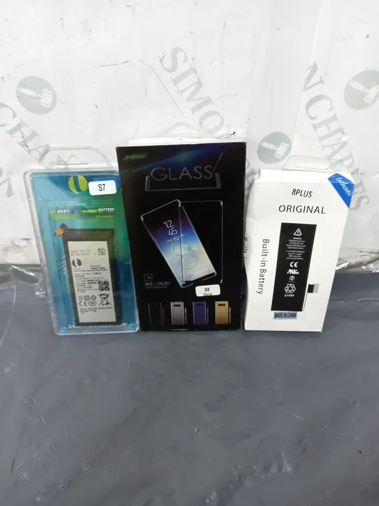 LARGE ASSORTMENT OF VARIOUS SMARTPHONE ACCESSORIES TO INCLUDE BATTERIES & SCREEN PROTECTORS 