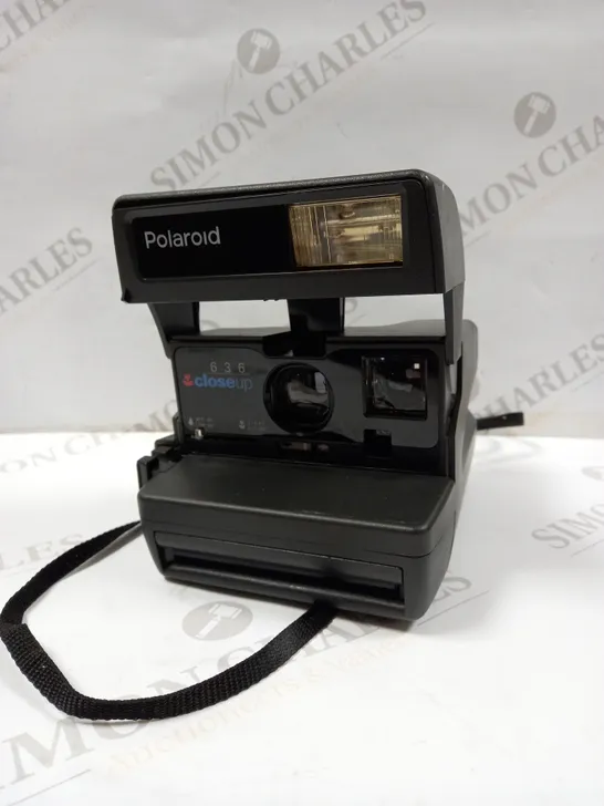 POLAROID 636 CLOSE UP CAMERA