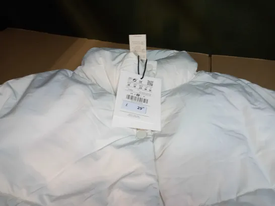 PULL & BEAR WHITE PADDED JACKET - MEDIUM