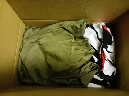 BOX OF APPROXIMATELY 10 ASSORTED CLOTHING AND FASHION ITEMS IN VARIOUS STYLES, SIZES, AND COLOURS / COLLECTION ONLY 