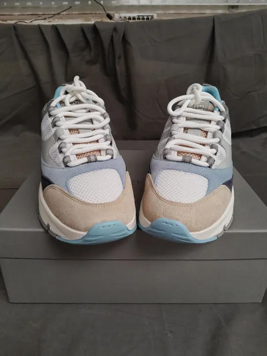 BOXED PAIR OF CLEENS AERO RUNNERS SIZE 10