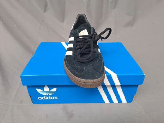 BOXED PAIR OF ADIDAS HANDBALL SPEZIAL SHOES IN BLACK/WHITE UK SIZE 5